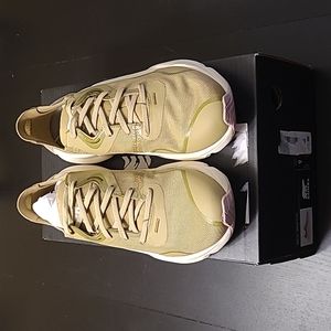 WOMEN'S KINETIC™ RNEGD FLOAT SNEAKER Sz 9